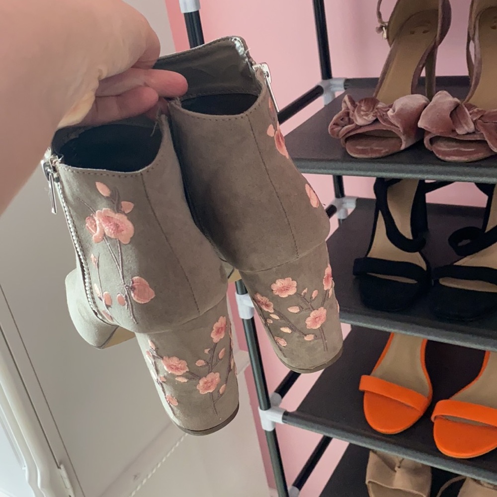 Floral heel open toe boots - Picture 3 of 3